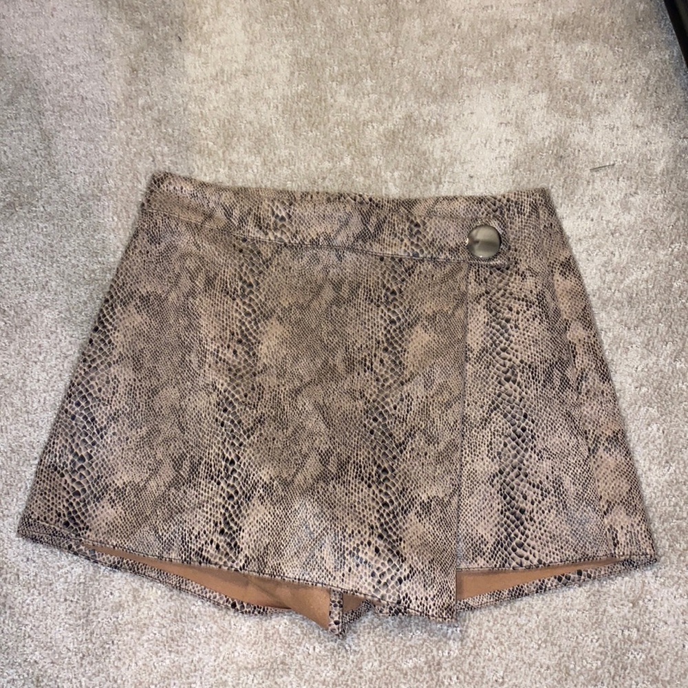 Super cute Haute Monde Skort Snakeskin